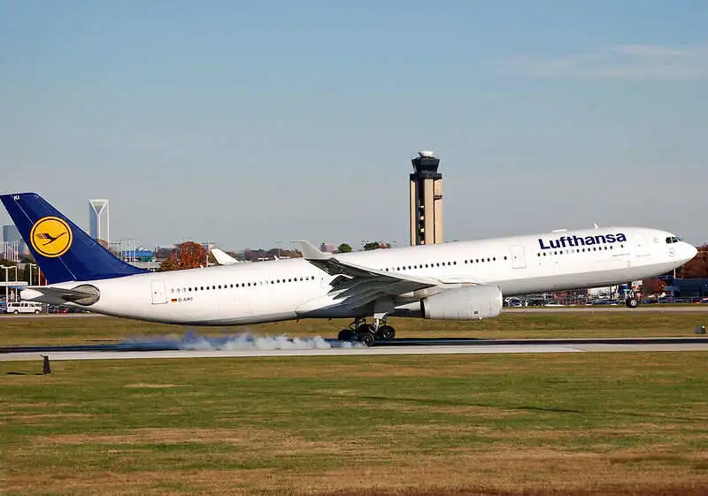 Aircraft emergency landing