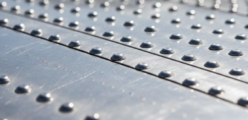 Aluminium alloy and rivet used to make aircraft body and parts
